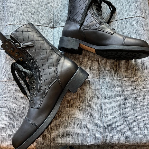NWOT Chanel Quilted CC Lace Up Combat - Picture 5 of 14